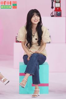Seul-gi Kang feet photo thumbnail