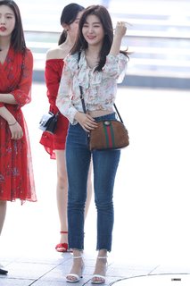 Seul-gi Kang feet photo thumbnail