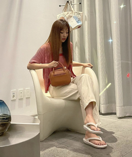 Seul-gi Kang feet photo thumbnail