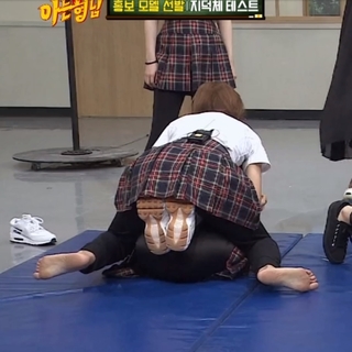 Seul-gi Kang feet photo thumbnail