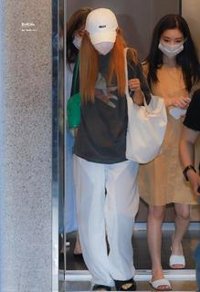 Seul-gi Kang feet photo thumbnail