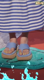 Seul-gi Kang feet photo thumbnail