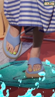 Seul-gi Kang feet photo thumbnail