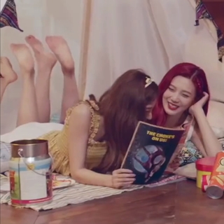 Seul-gi Kang feet photo thumbnail