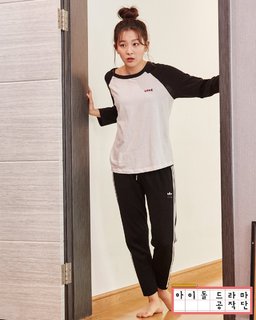 Seul-gi Kang feet photo thumbnail