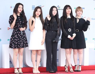 Seul-gi Kang feet photo thumbnail