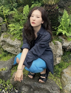 Seul-gi Kang feet photo thumbnail
