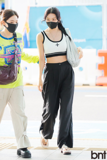 Seul-gi Kang feet photo thumbnail