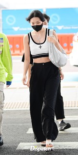 Seul-gi Kang feet photo thumbnail