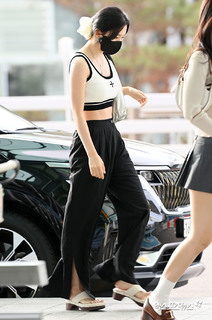 Seul-gi Kang feet photo thumbnail