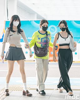 Seul-gi Kang feet photo thumbnail