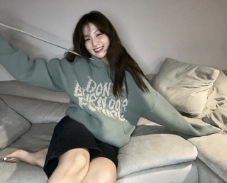 Seul-gi Kang feet photo thumbnail