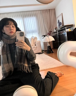 Seul-gi Kang feet photo thumbnail