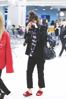 Seul-gi Kang feet photo thumbnail