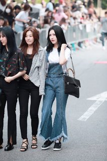 Seul-gi Kang feet photo thumbnail