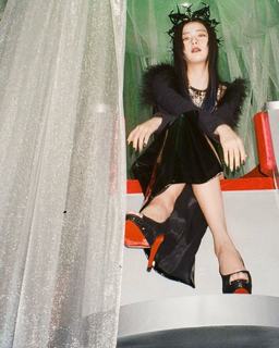 Seul-gi Kang feet photo thumbnail