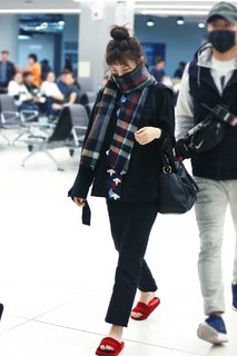 Seul-gi Kang feet photo thumbnail