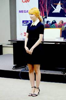 Seul-gi Kang feet photo thumbnail