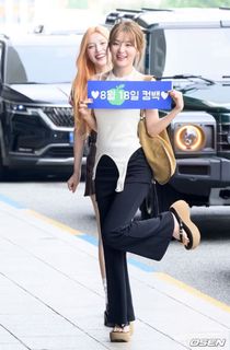 Seul-gi Kang feet photo thumbnail