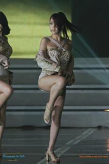 Seung-Yeon Han feet photo 19