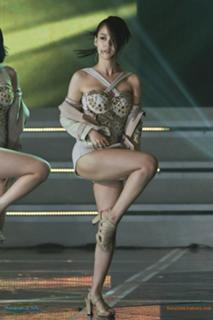 Seung-Yeon Han feet photo 18