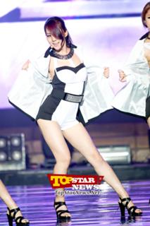 Seung-Yeon Han feet photo 12