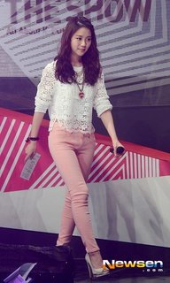 Seung-Yeon Han feet photo 17