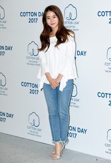 Seung-Yeon Han feet photo 5