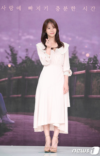 Seung-Yeon Han feet photo 10