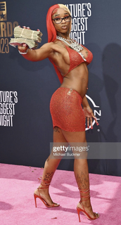 Sexyy Red feet photo thumbnail