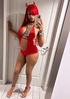 Sexyy Red feet photo thumbnail