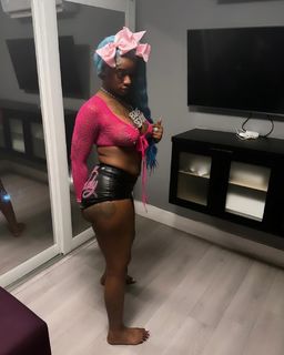 Sexyy Red feet photo thumbnail