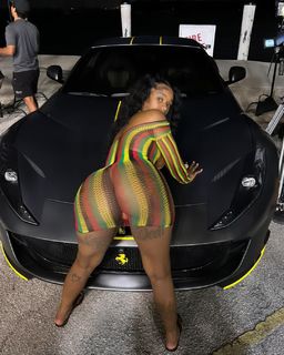 Sexyy Red feet photo thumbnail