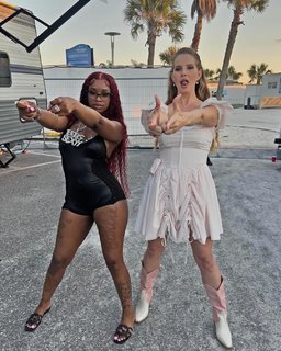 Sexyy Red feet photo thumbnail