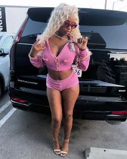 Sexyy Red feet photo thumbnail