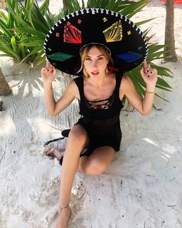 Seyma Subasi feet photo thumbnail