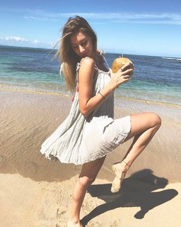 Seyma Subasi feet photo thumbnail