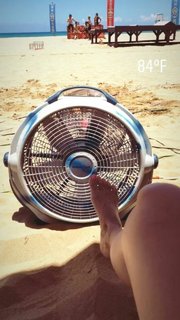 Seyma Subasi feet photo thumbnail
