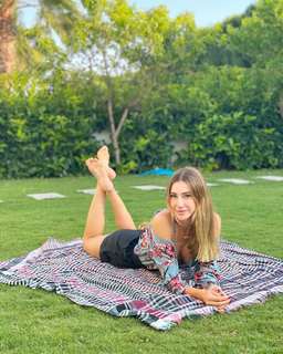 Seyma Subasi feet photo thumbnail