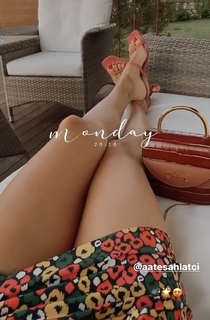 Seyma Subasi feet photo thumbnail