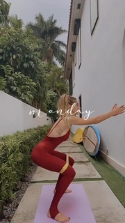 Seyma Subasi feet photo thumbnail