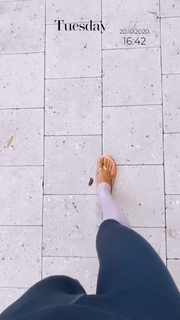 Seyma Subasi feet photo thumbnail