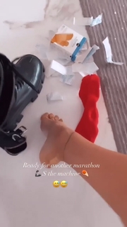 Seyma Subasi feet photo thumbnail