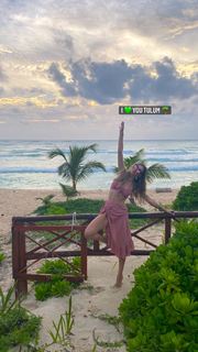 Seyma Subasi feet photo thumbnail
