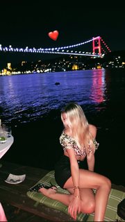 Seyma Subasi feet photo thumbnail