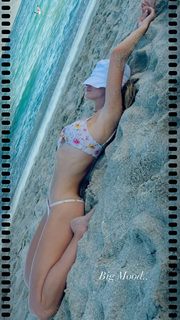 Seyma Subasi feet photo thumbnail