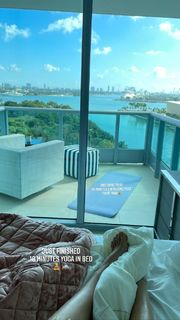 Seyma Subasi feet photo thumbnail