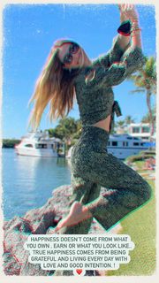 Seyma Subasi feet photo thumbnail