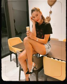 Seyma Subasi feet photo thumbnail