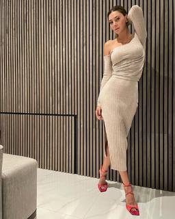 Seyma Subasi feet photo thumbnail